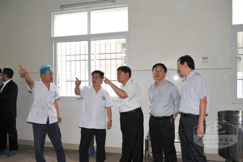 国家中医药管理局副局长吴刚视察工作。